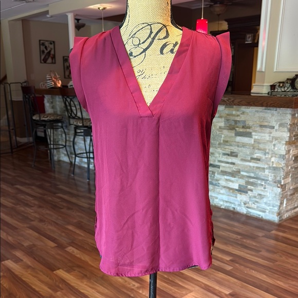 Forever 21 Tops - Forever 21 size small burgundy slightly sheer v neck top